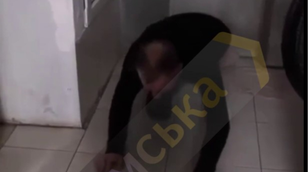 Керівництво Одеського СІЗО відсторонили через відео зі знущанням, імовірно, з експрацівника ТЦК