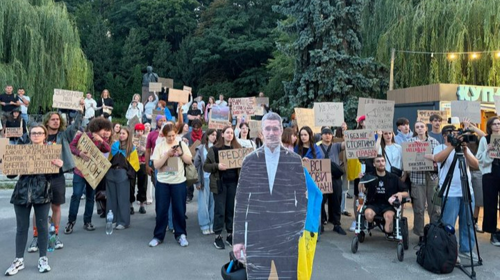 На сьомий день люди знову вийшли на мітинги проти відставки Федорова з посади міністра оборони